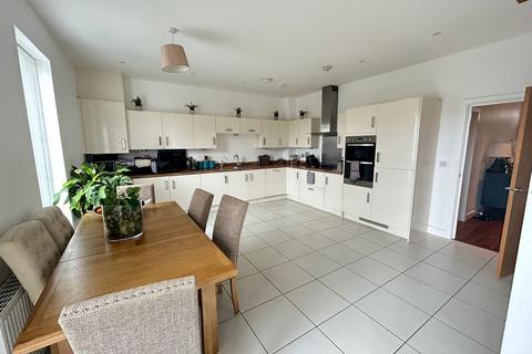 4 bedroom apartment to rent, Sparrowhawk Way, Newhall, HARLOW