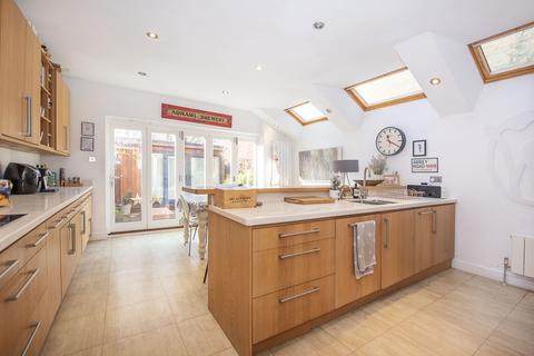 undefined, Alverstone Avenue London SW19