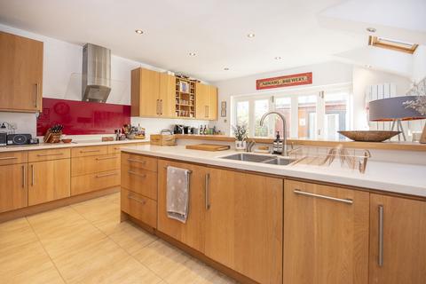 undefined, Alverstone Avenue London SW19