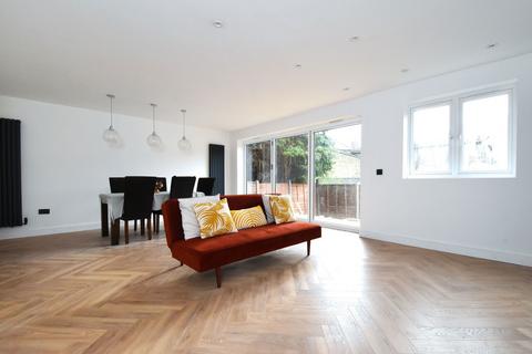 undefined, Blythe Hill Lane, London, SE6 4UH