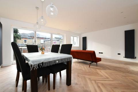 undefined, Blythe Hill Lane, London, SE6 4UH