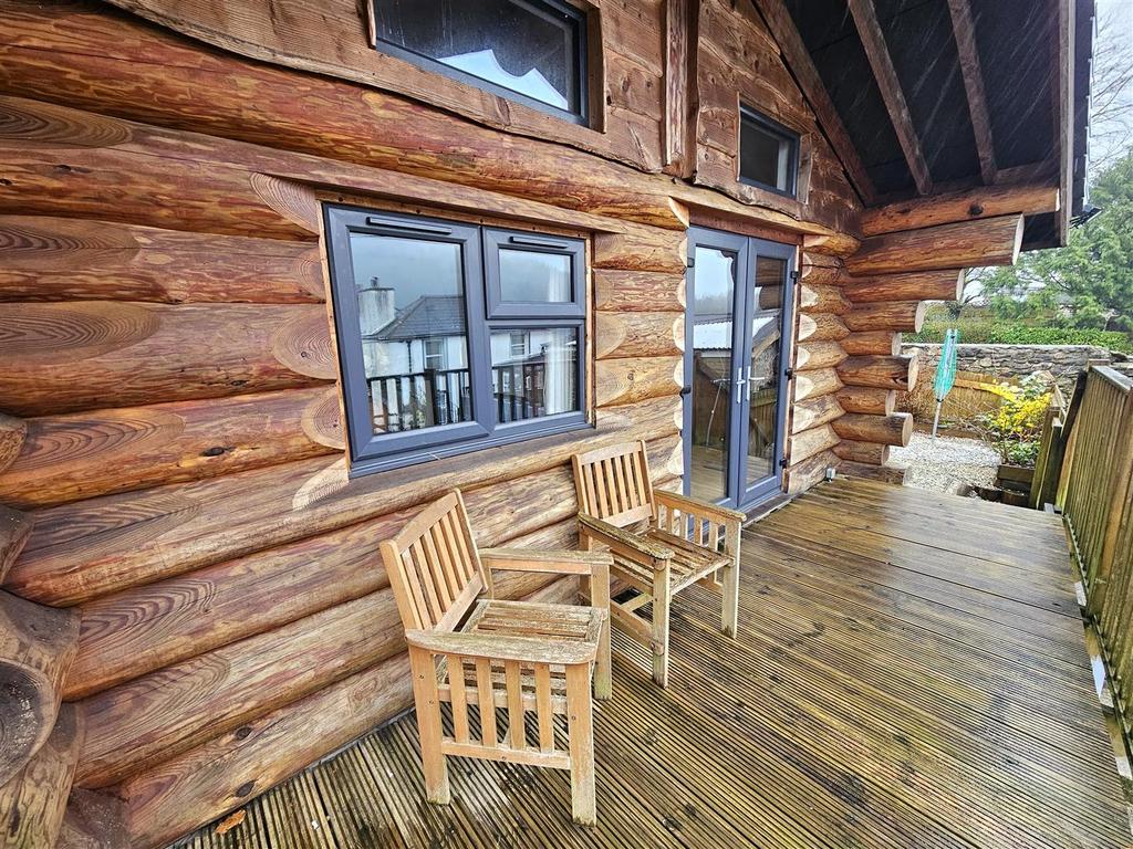 Cabin Deck.jpg