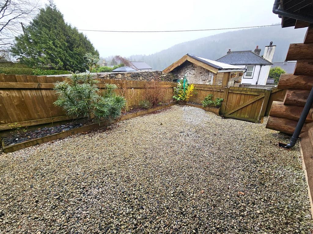 Cabin Courtyard.jpg