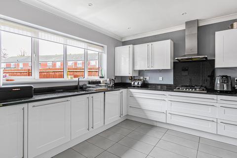 3 bedroom detached bungalow for sale, Maplefield, Park Street, St Albans, AL2