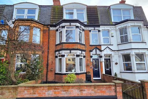 5 bedroom terraced house for sale, Avondale Road, Gorleston