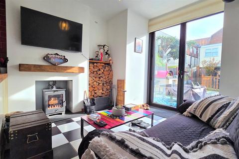 5 bedroom terraced house for sale, Avondale Road, Gorleston