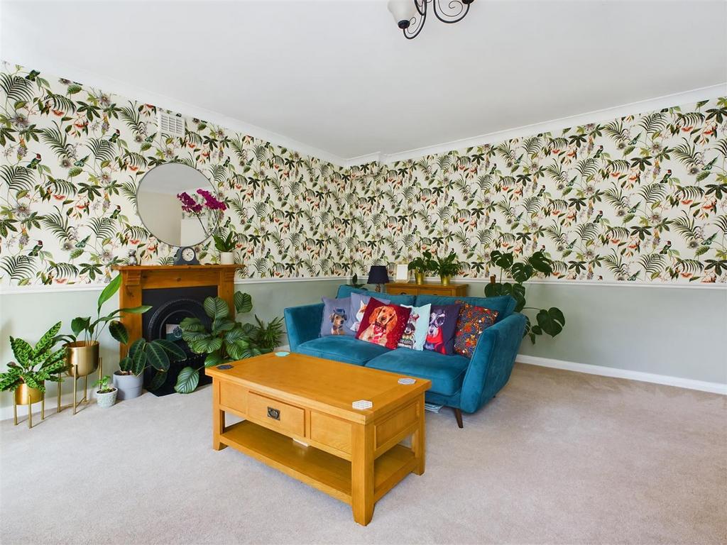 Lounge/Dining Room