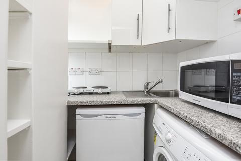 Studio to rent, Balham High Road, Balham, London, SW17