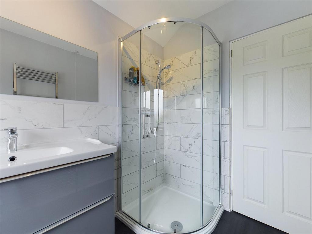 Bathroom 2.jpg