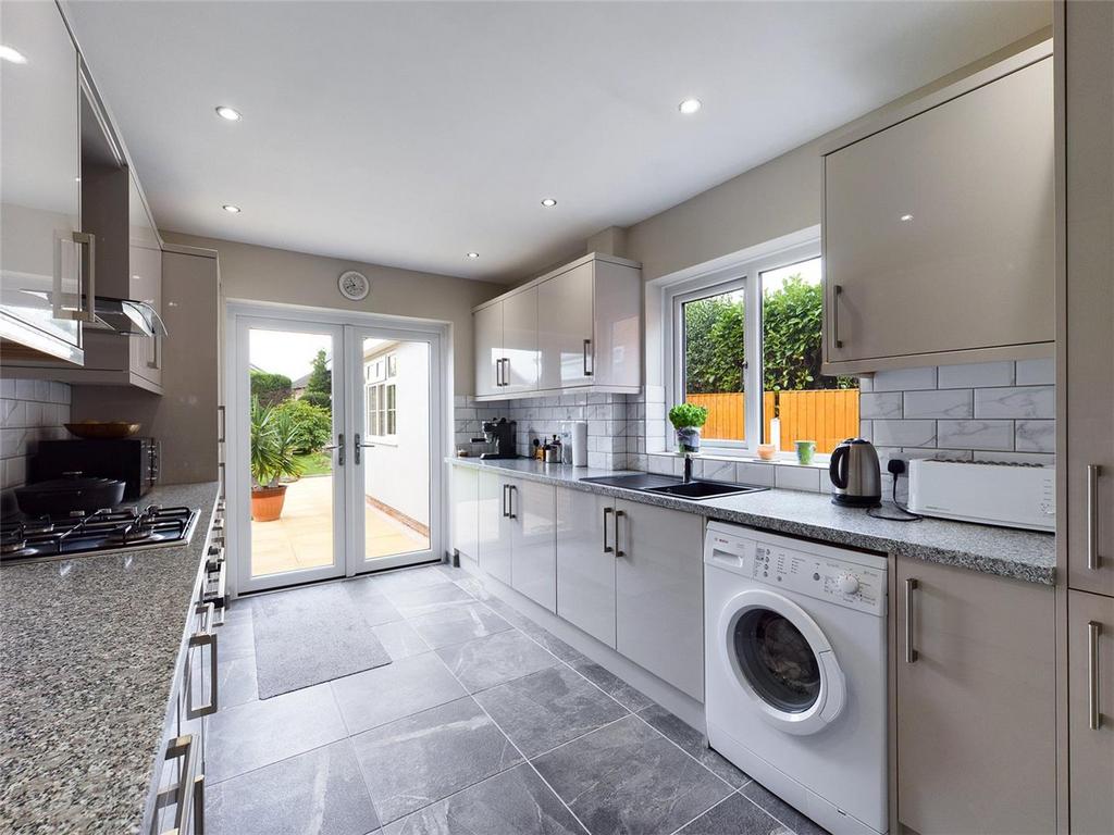 Kitchen 2.jpg