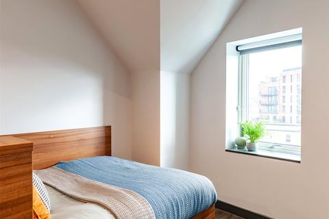 1 bedroom flat to rent, High Street, Surrey TW20