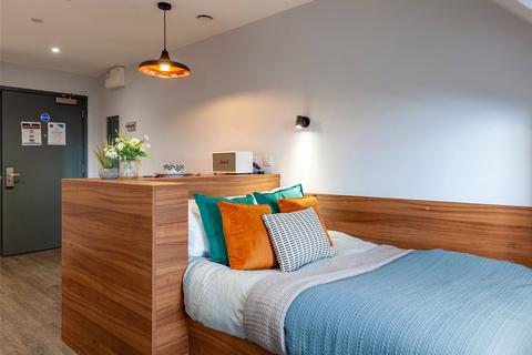 1 bedroom flat to rent, High Street, Surrey TW20