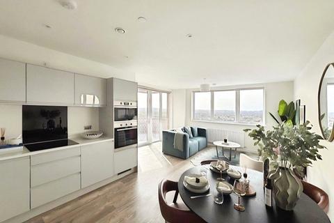 2 bedroom flat to rent, Riverview, Staines TW18