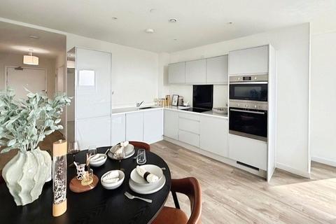 2 bedroom flat to rent, Riverview, Staines TW18