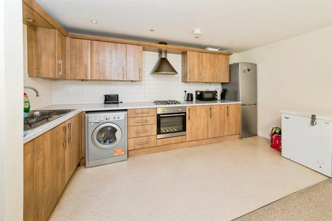2 bedroom flat for sale, Rathlin Road, Crawley