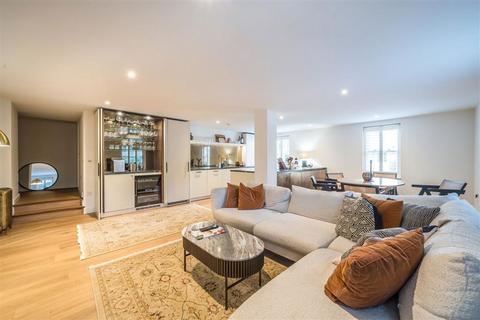 3 bedroom flat for sale, Lawn Lane, London SW8