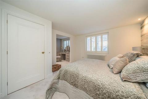 3 bedroom flat for sale, Lawn Lane, London SW8