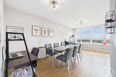 2 bedroom flat for sale, Ingledew Court, Leeds