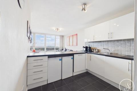 2 bedroom flat for sale, Ingledew Court, Leeds