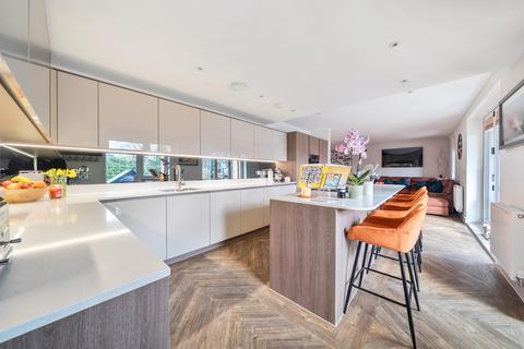 4 bedroom house for sale, Hallowes Close, Redhill, RH1