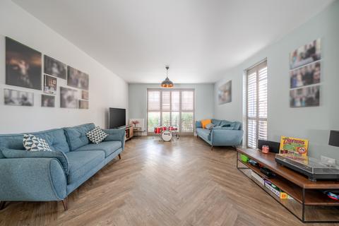 4 bedroom house for sale, Hallowes Close, Redhill, RH1