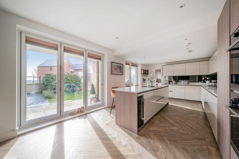 4 bedroom house for sale, Hallowes Close, Redhill, RH1