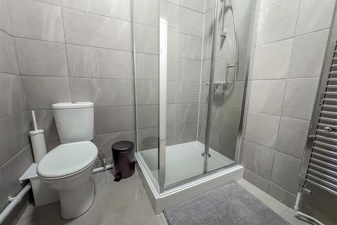2 bedroom flat to rent, Richmond Road, Roath CF24