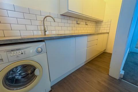 2 bedroom flat to rent, Richmond Road, Roath CF24