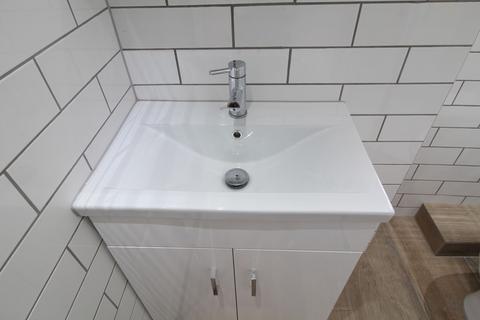 1 bedroom apartment to rent, High Street, London N8