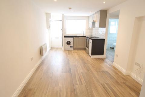 1 bedroom apartment to rent, High Street, London N8