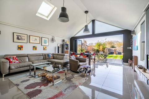 undefined, Masons Bridge Road, Redhill, RH1
