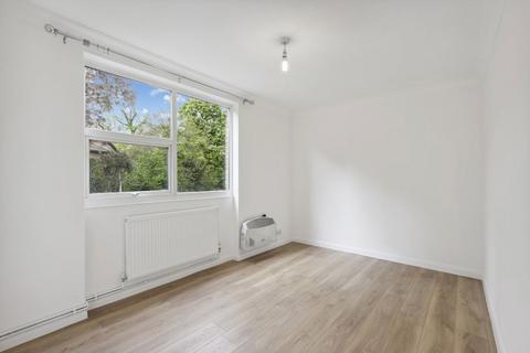 undefined, Queens Road, Weybridge KT13