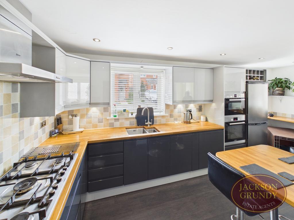 2 Garner Close