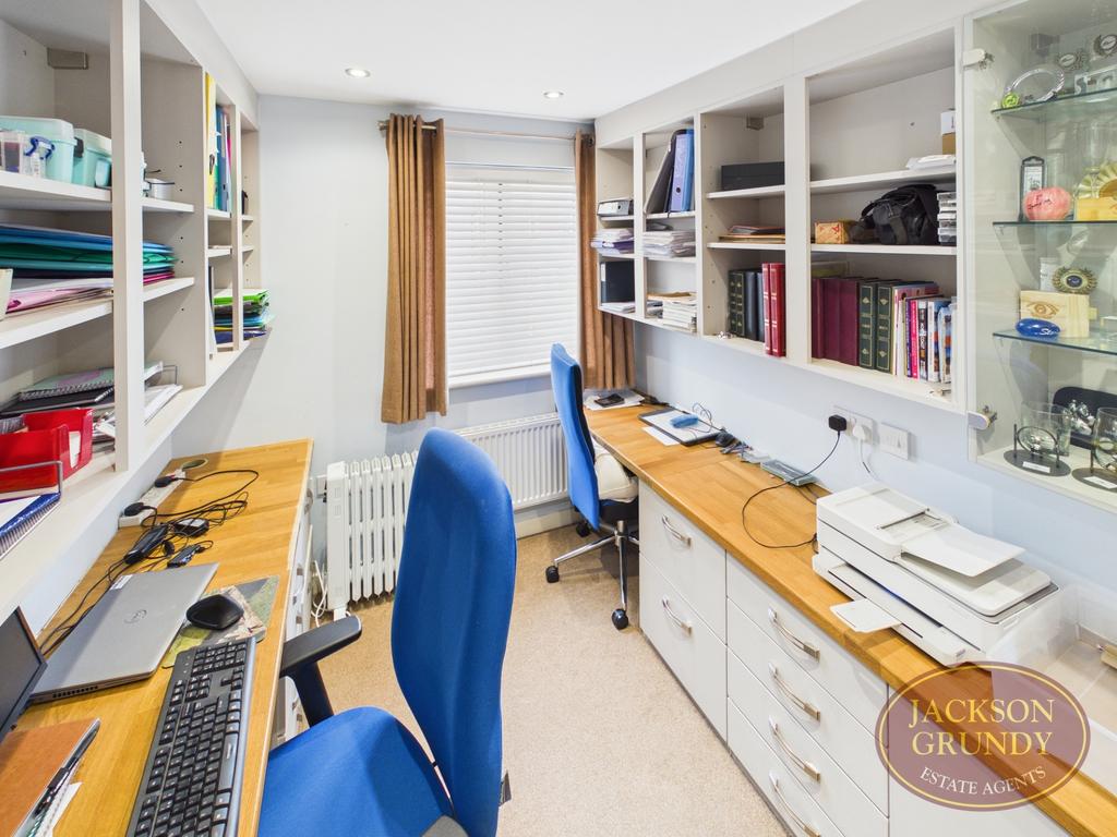 2 Garner Close