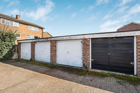 undefined, Kingfisher Drive, Richmond TW10