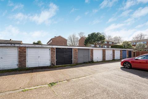 undefined, Kingfisher Drive, Richmond TW10