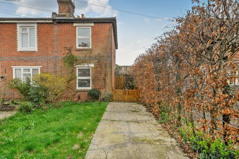 2 bedroom semi-detached house to rent, Roselands Gardens, Hampshire SO17