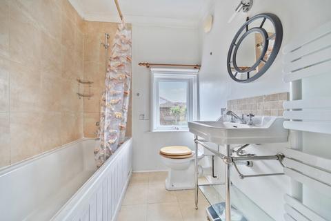 2 bedroom semi-detached house to rent, Roselands Gardens, Hampshire SO17