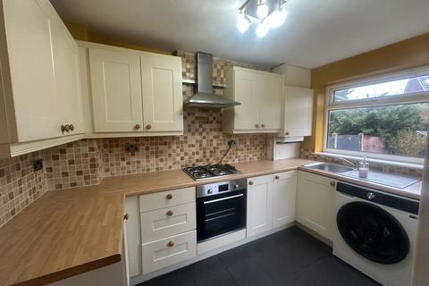 3 bedroom semi-detached house to rent, Mickleden Avenue, Preston, PR2