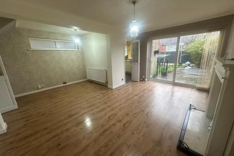 3 bedroom semi-detached house to rent, Mickleden Avenue, Preston, PR2