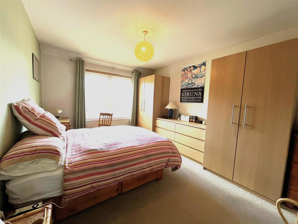 Bedroom1-1.JPG