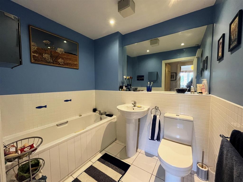 Bathroom.JPG