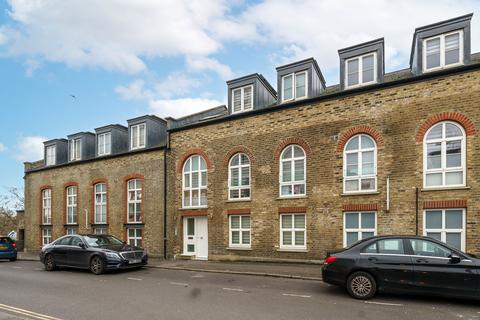North Road, Brentford, TW8