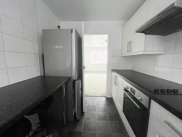 Kitchen 2.jpg