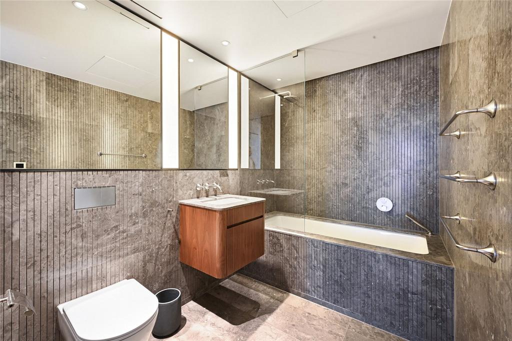 En-Suite Bathroom