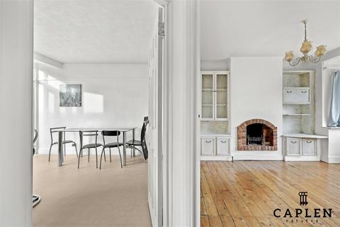 3 bedroom terraced house to rent, Brackley Square, Woodford Green