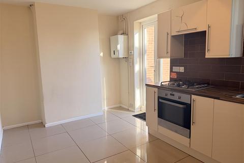 3 bedroom semi-detached house to rent, Spa Lane, Wigston