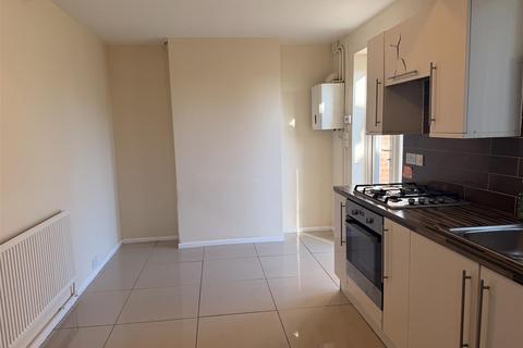 3 bedroom semi-detached house to rent, Spa Lane, Wigston