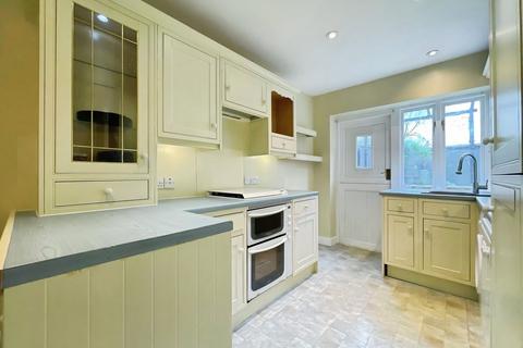 3 bedroom semi-detached house to rent, Gore Road, Slough SL1