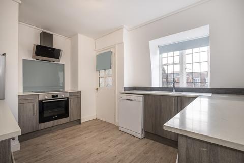 1 bedroom flat for sale, Portsmouth Road, London, SW15